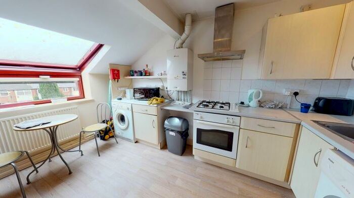 3 Bedroom Flat To Rent In Kelso Heights, Belle Vue Road, Hyde Park, Leeds, LS3