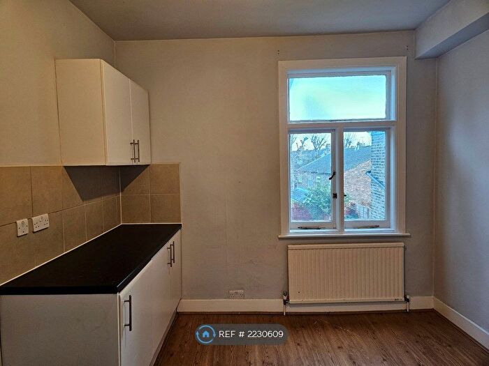 Studio To Rent In Langham Road, London, N15