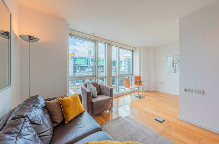 Studio To Rent In Fairmont Avenue, Canary Wharf, London, E14