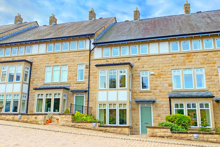 4 Bedroom Town House To Rent In Royal Gardens, Harrogate, HG2