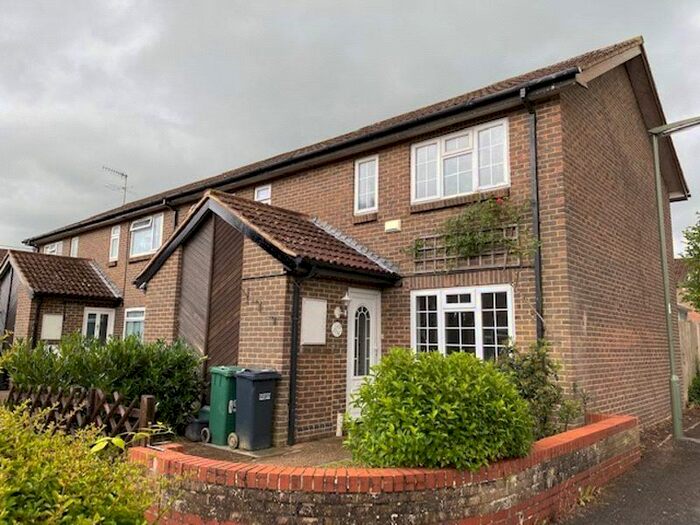 2 Bedroom End Of Terrace House To Rent In Bushfield Drive, Redhill, Surrey, RH1