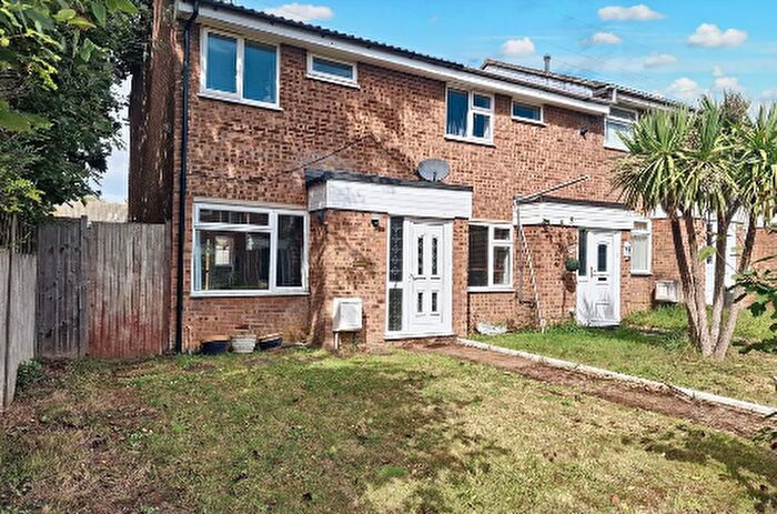 2 Bedroom End Of Terrace House For Sale In Farningham Close, Maidstone, Kent, ME14