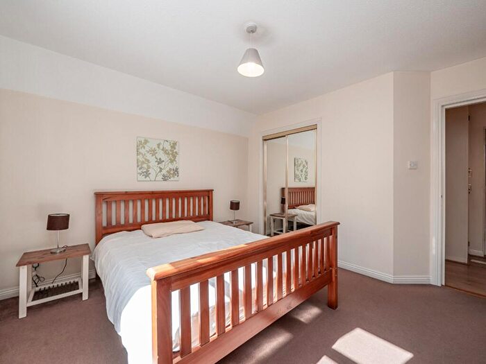 2 Bedroom Flat For Sale In / Sinclair Place, Edinburgh, EH11