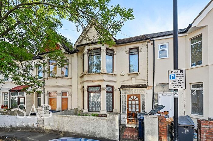 3 Bedroom Terraced House For Sale In Oswald Road, Southall, UB1