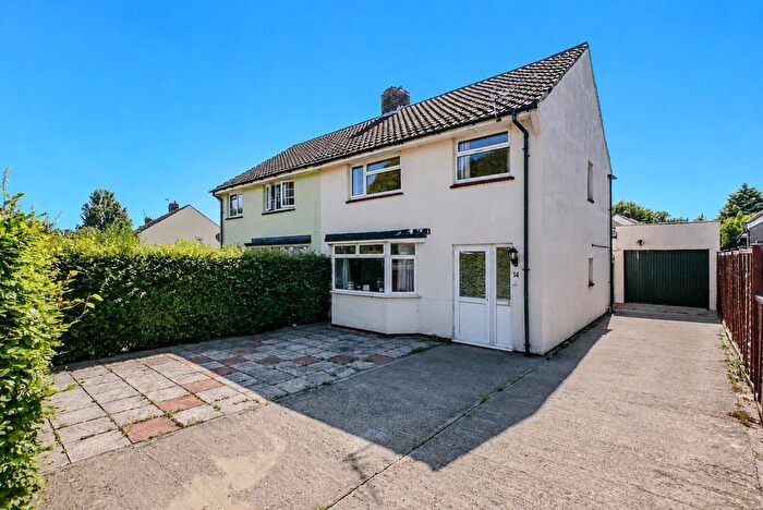 3 Bedroom Semi-Detached House For Sale In Wimblestraw Road, Berinsfield, OX10