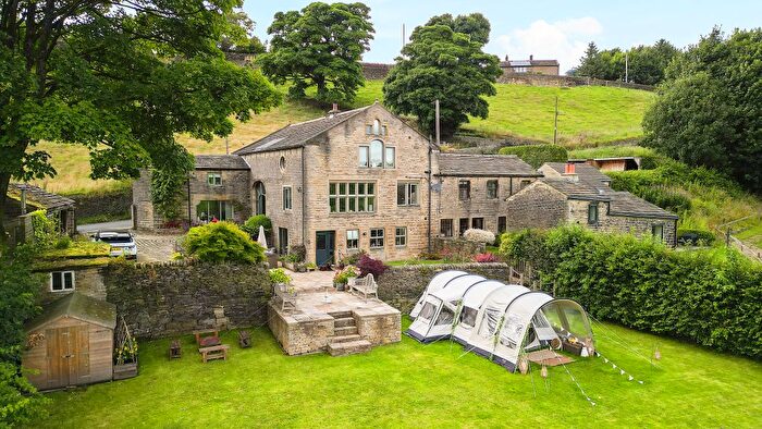 5 Bedroom Semi-Detached House For Sale In Lamma Well Road, Holmfirth, HD9