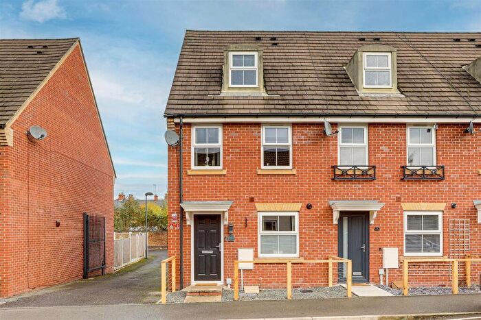 3 Bedroom End Of Terrace House For Sale In High Main Drive, Bestwood Village, Nottinghamshire, NG6