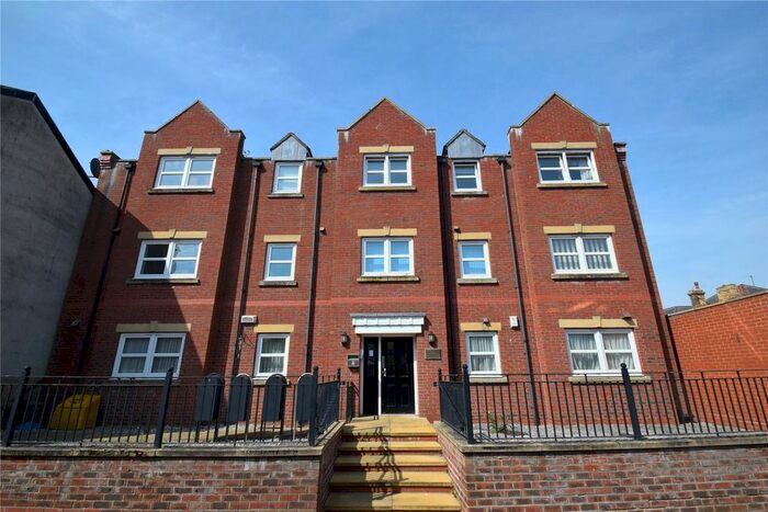 1 Bedroom Flat To Rent In Back Princess Royal Terrace, Scarborough, North Yorkshire, YO11