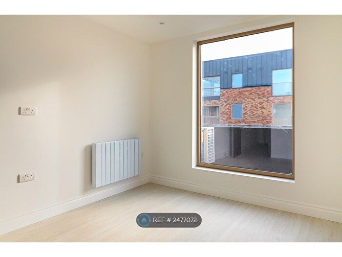 1 Bedroom Flat To Rent In Staines Road, Hounslow, TW4