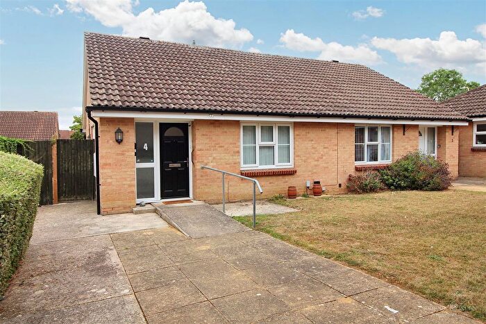 2 Bedroom Bungalow For Sale In Condor Close, Tilehurst, Reading, RG31