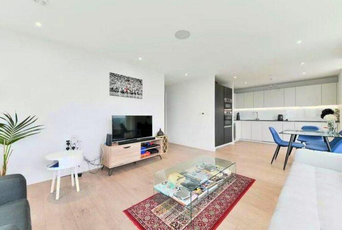 2 Bedroom Flat To Rent In Skylark Building, Woodberry Down, N4