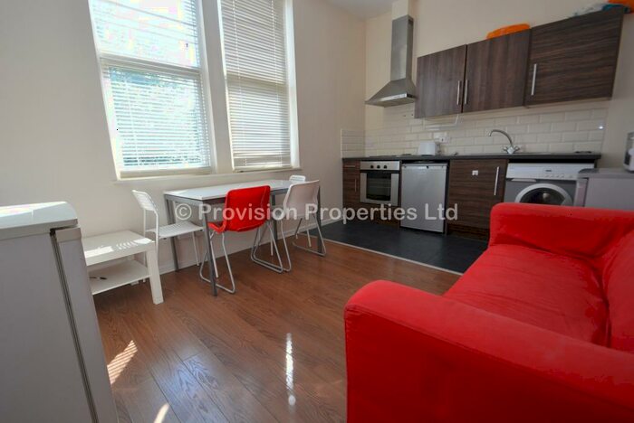 3 Bedroom Flat To Rent In Moorland Avenue, Hyde Park, Leeds, LS6