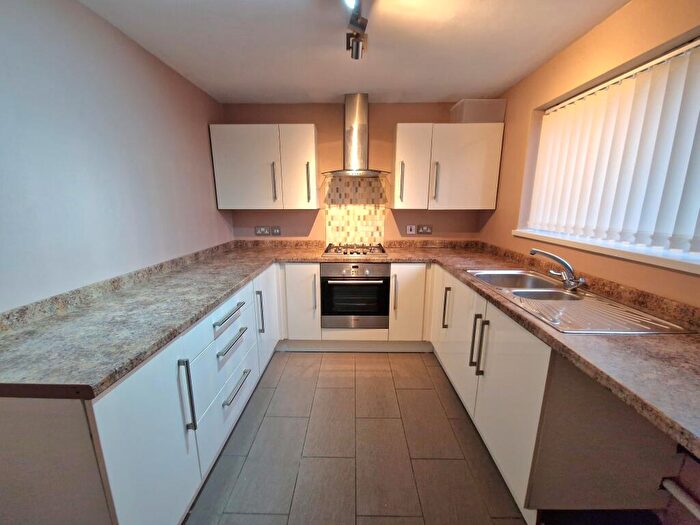 2 Bedroom Maisonette To Rent In Parkdale Drive, B31