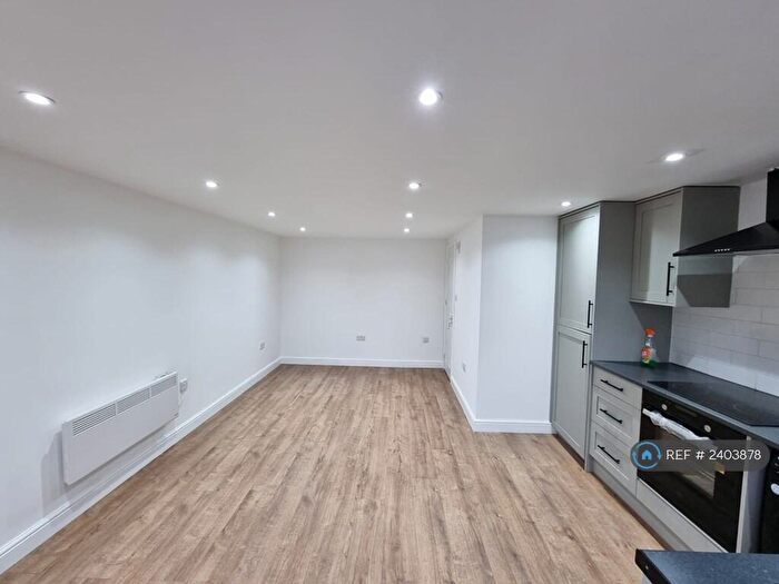 Studio To Rent In Mawney Road, Romford, RM7