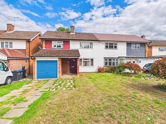3 Bedroom Semi-Detached House For Sale In Falconwood Road, Croydon, CR0