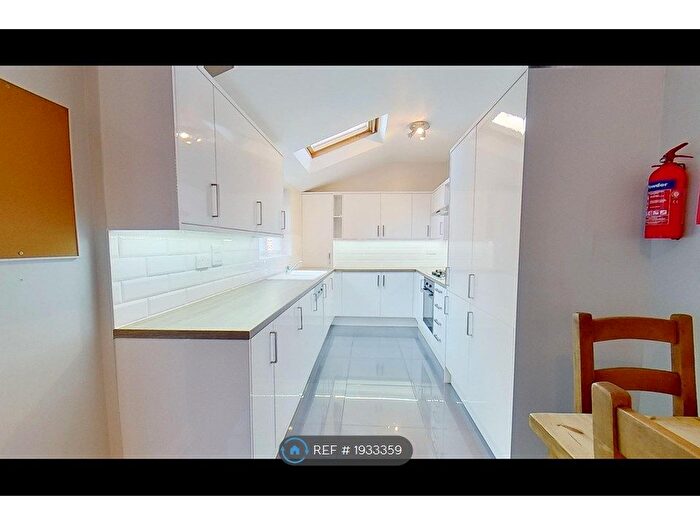 6 Bedroom End Of Terrace House To Rent In Balfour Road, Nottingham, NG7