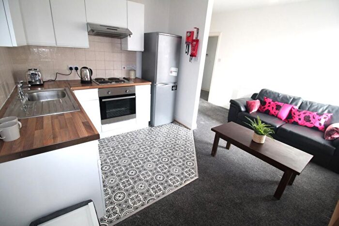 3 Bedroom Flat To Rent In Spurgeon St, London, SE1