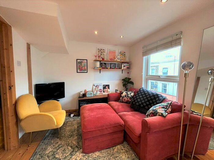 2 Bedroom Flat To Rent In Victoria Park Road, London, E9