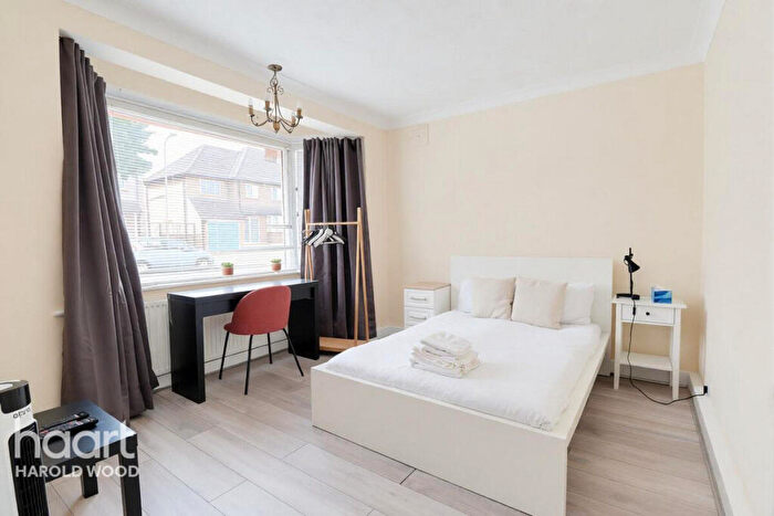 2 Bedroom Maisonette For Sale In Arundel Road, Harold Wood, RM3