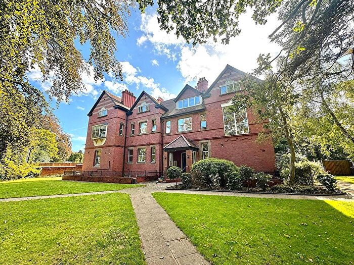 2 Bedroom Flat For Sale In Holme Road, Didsbury, M20