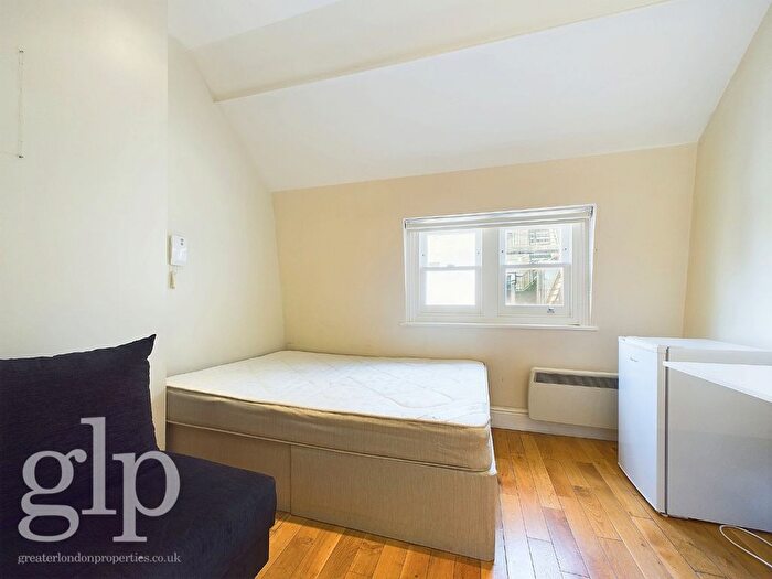 Studio To Rent In Villiers Street, London, WC2N