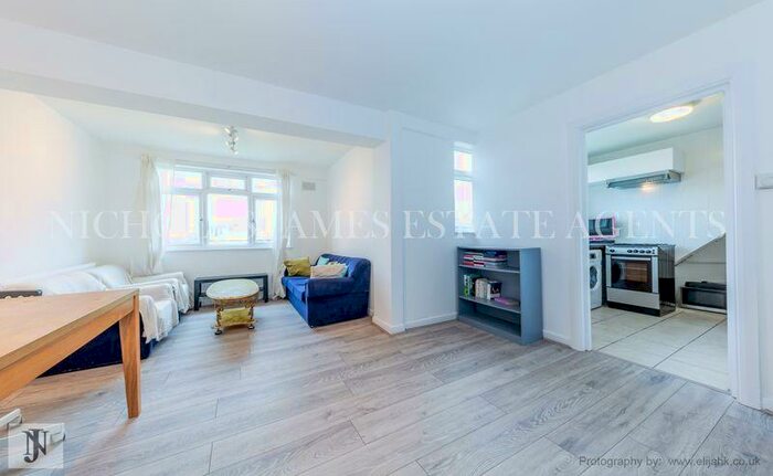 3 Bedroom Flat To Rent In Seven Sisters Road, Manor House, London, N4
