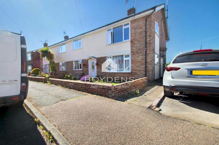 2 Bedroom Flat To Rent In Woodberry Way, Walton On The Naze, CO14