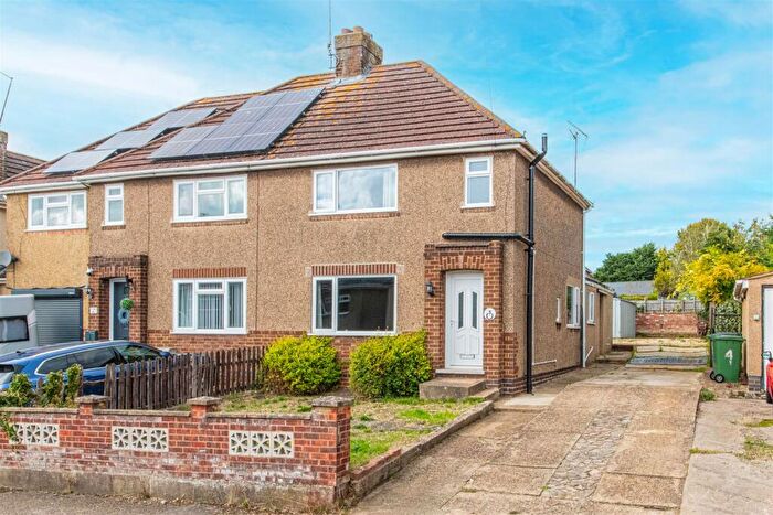 3 Bedroom Semi-Detached House To Rent In Deeneside, Weldon, NN17