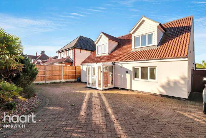 4 Bedroom Detached Bungalow For Sale In Cromer Road, Norwich, NR6