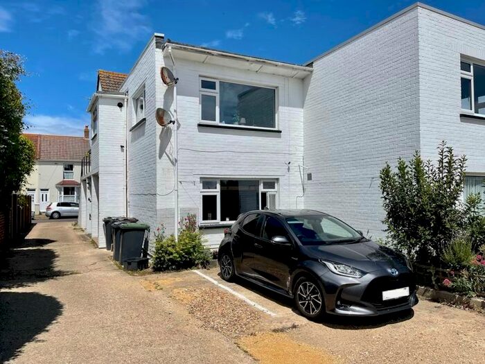 1 Bedroom Flat To Rent In Palmerston Road, Hayling Island, PO11