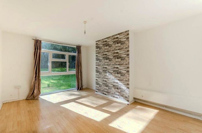 1 Bedroom Flat To Rent In Shrublands Avenue, Shirley, Croydon, CR0