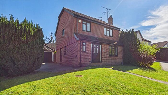 4 Bedroom Detached House For Sale In Myrtle Close, Lightwater, Surrey, GU18