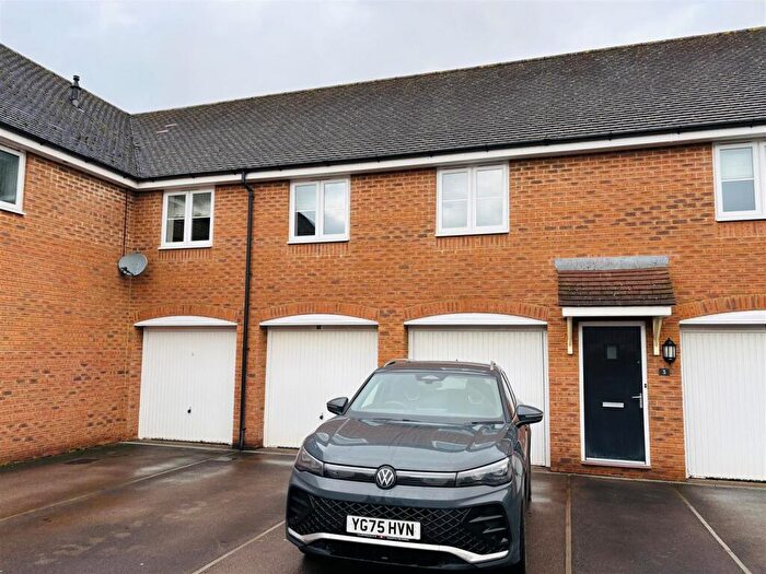 2 Bedroom Coach House For Sale In Greenfinch Close, Melksham, SN12