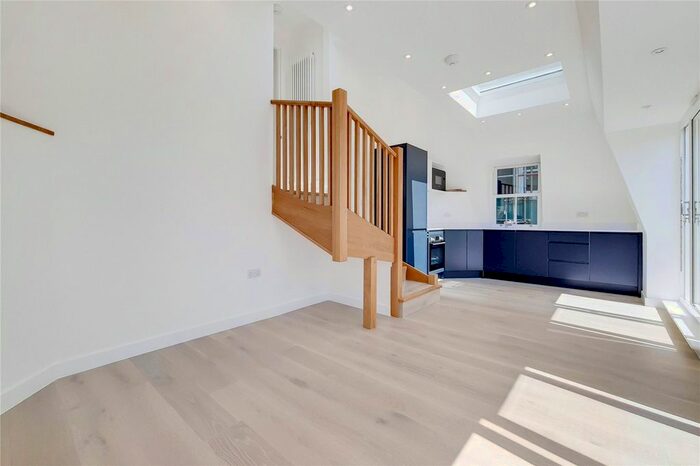 2 Bedroom Flat To Rent In Denton Street, London, SW18