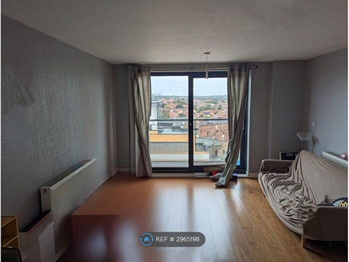 2 Bedroom Flat To Rent In Eastern Avenue, London, IG2
