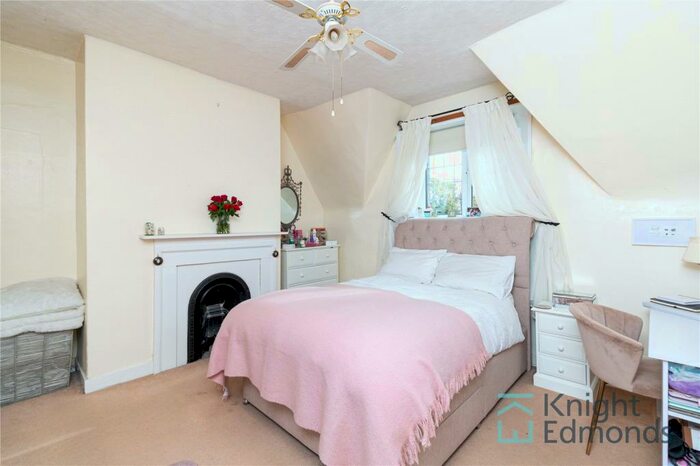 3 Bedroom Semi-Detached House For Sale In Wheelers Lane, Linton, Maidstone, Kent, ME17