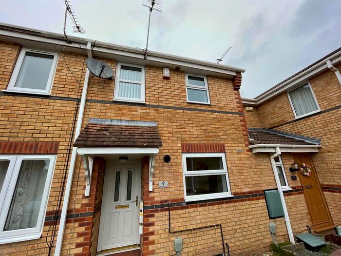 2 Bedroom Property To Rent In Eversfield Close, Kingswood, Hull, HU7