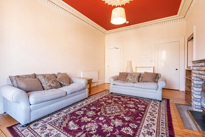 3 Bedroom Flat To Rent In L – South Oxford Street, Edinburgh, EH8