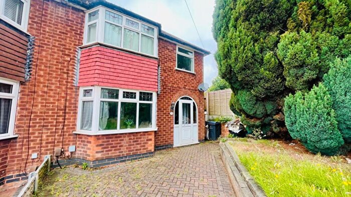 3 Bedroom Semi-Detached House For Sale In Fairbourne Avenue, Birmingham, B44