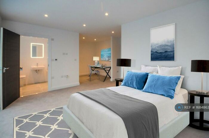 2 Bedroom Flat To Rent In Pine Ridge, London, SE23