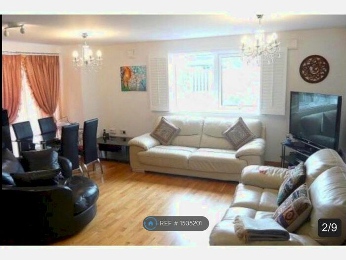 2 Bedroom Flat To Rent In Arisdale Avenue, Essex, RM15