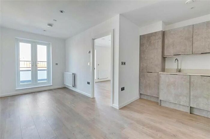 1 Bedroom Flat For Sale In Kingston Road, Raynes Park, SW20