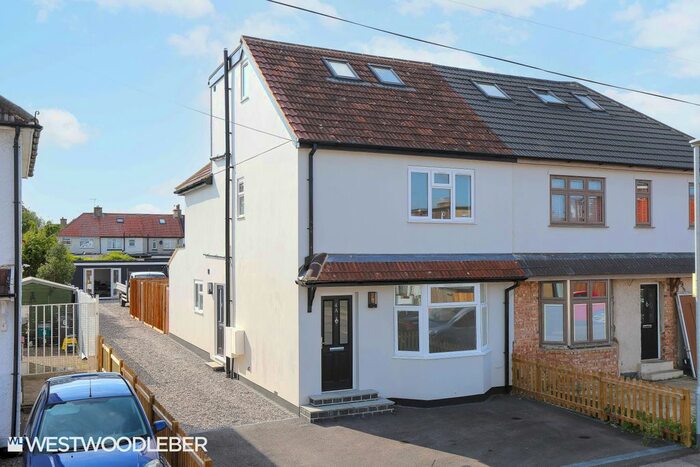 2 Bedroom Maisonette To Rent In Aylsham Road, Hoddesdon, EN11