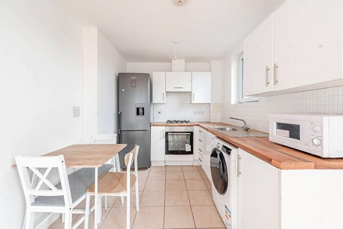 2 Bedroom Flat To Rent In Cameron Crescent, Edgware, HA8