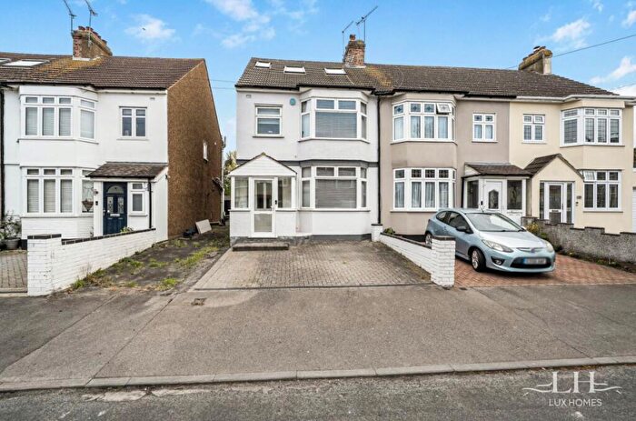 5 Bedroom End Of Terrace House For Sale In Rainsford Way, Hornchurch, RM12