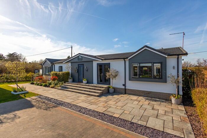 3 Bedroom Park Home For Sale In Walnut Tree Farm Benham Lane, Riseley, Reading, RG7