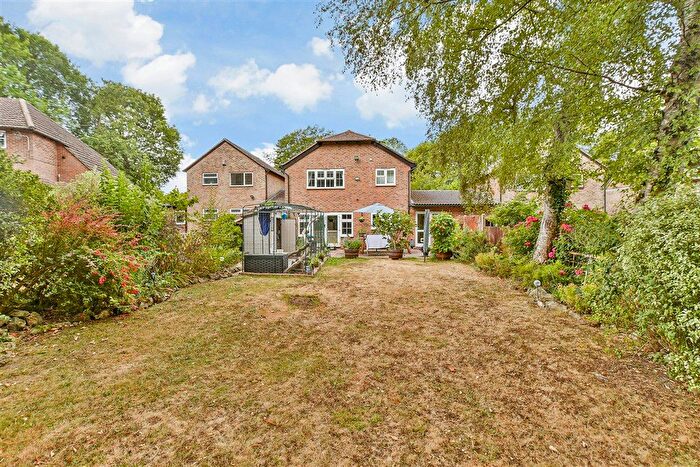 5 Bedroom Detached House For Sale In Sadlers Close, Walderslade, Chatham, Kent, ME5