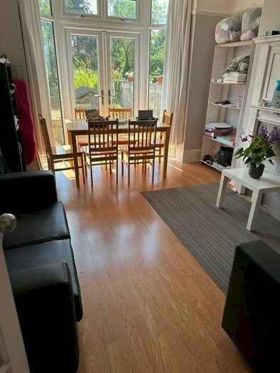 4 Bedroom Semi-Detached House To Rent In Friern Park, London, N12