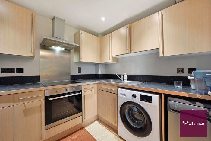 2 Bedroom Flat For Sale In London Road, Romford, RM7