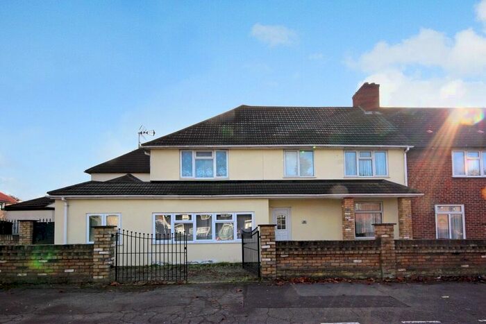 4 Bedroom Property To Rent In Walnut Tree Road, Dagenham RM8